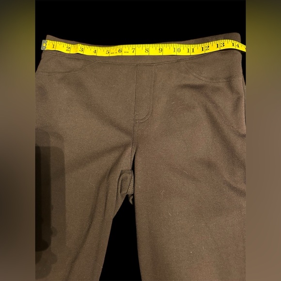 HUE black pants. Women’s Large. Elastic waist. False front pockets. Back pockets - Picture 4 of 7